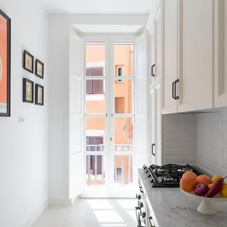 Iflat Campo De' Fiori Brand New & Bright *