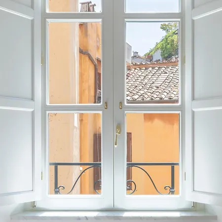 Iflat Campo De' Fiori Brand New & Bright
