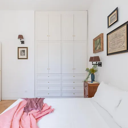 Iflat Campo De' Fiori Brand New & Bright *