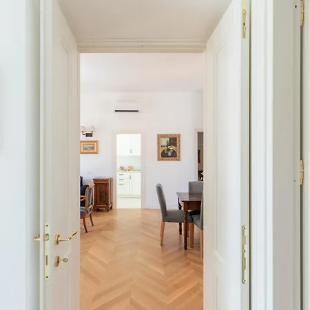 Iflat Campo De' Fiori Brand New & Bright