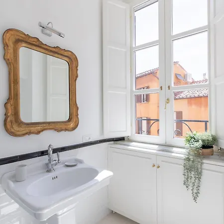 Iflat Campo De' Fiori Brand New & Bright *